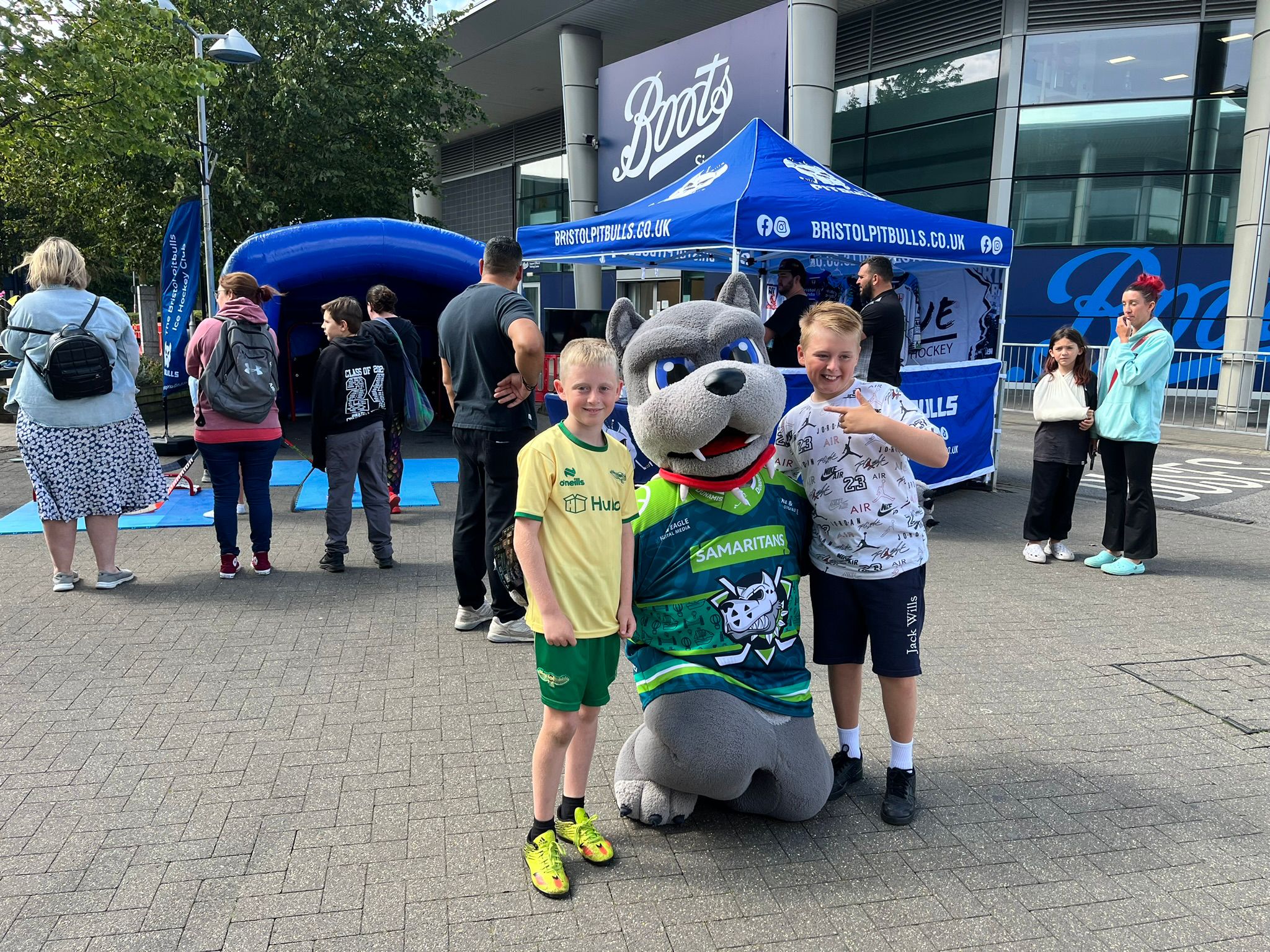 Bristol Pitbulls charity work